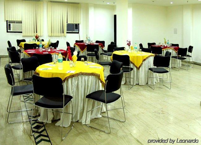 Hotel Shanti Palace West Нью-Делі Ресторан фото